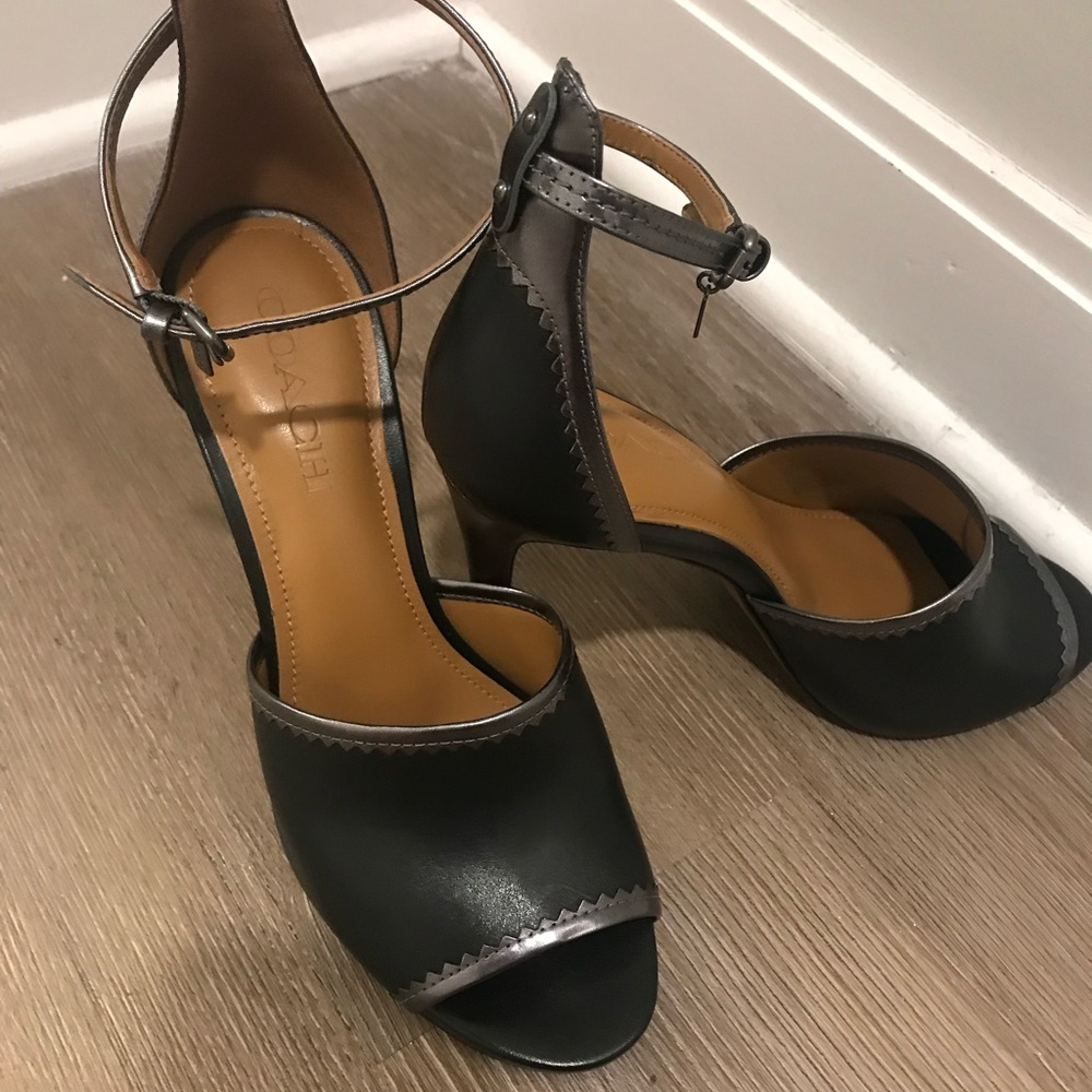 New , COACH SANDALS, size 8,5